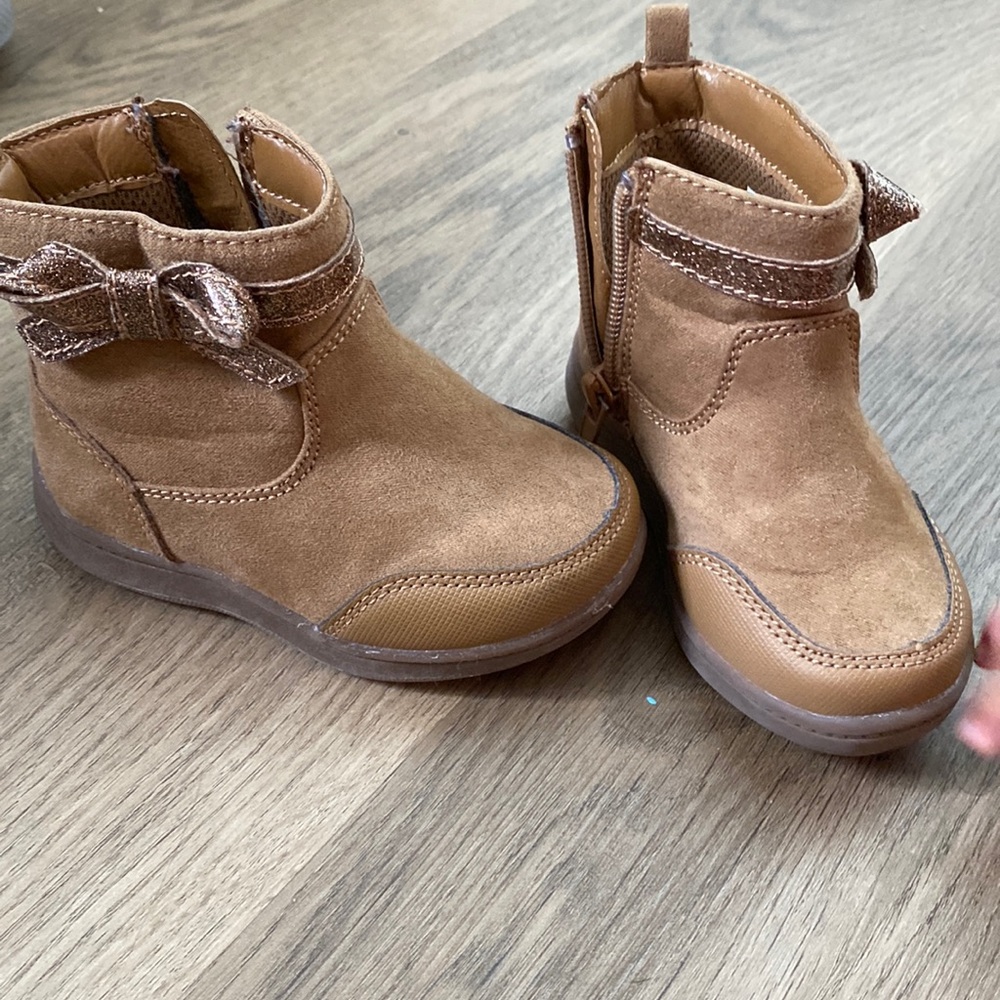 Baby girl brown boots used once size 5M stride right wide feet